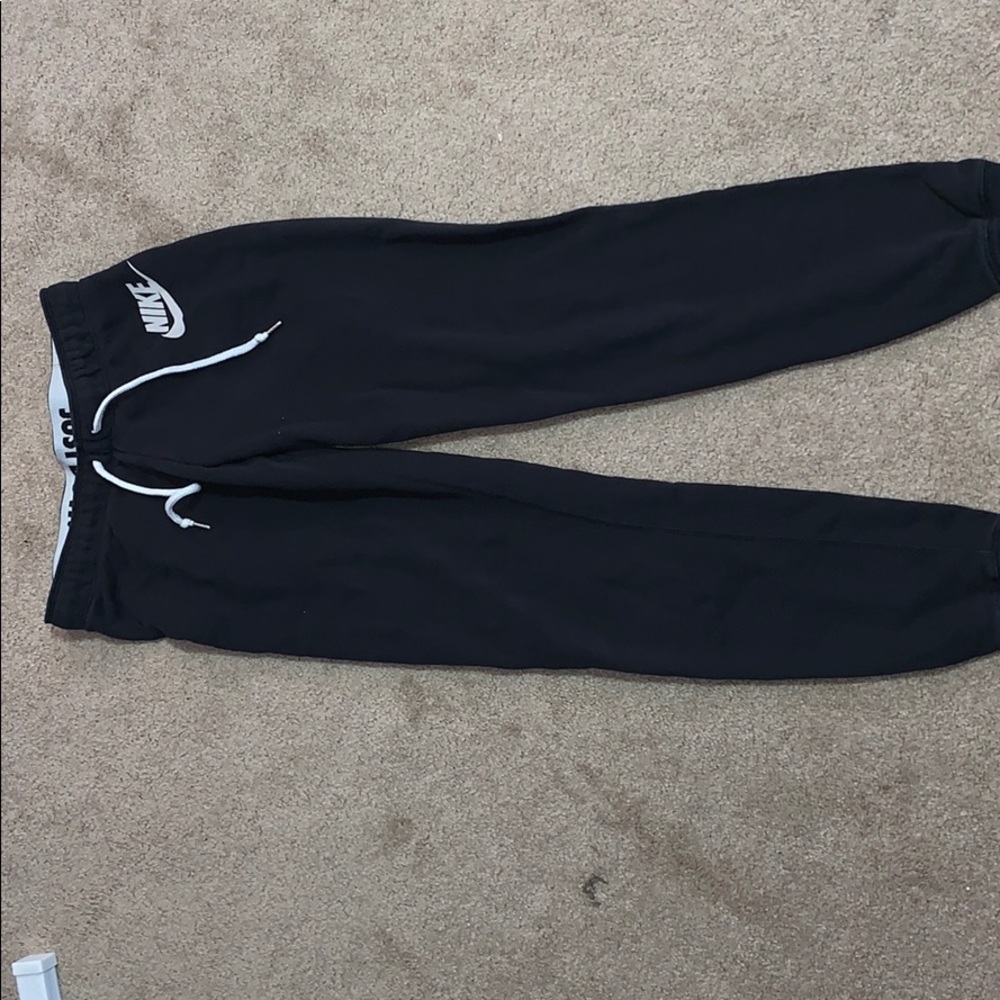 Nike sweatpants joggers.